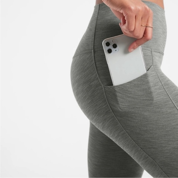 Athleta Salutation Stash Pocket II 7/8 Tight in Powervita - Picture 3 of 10